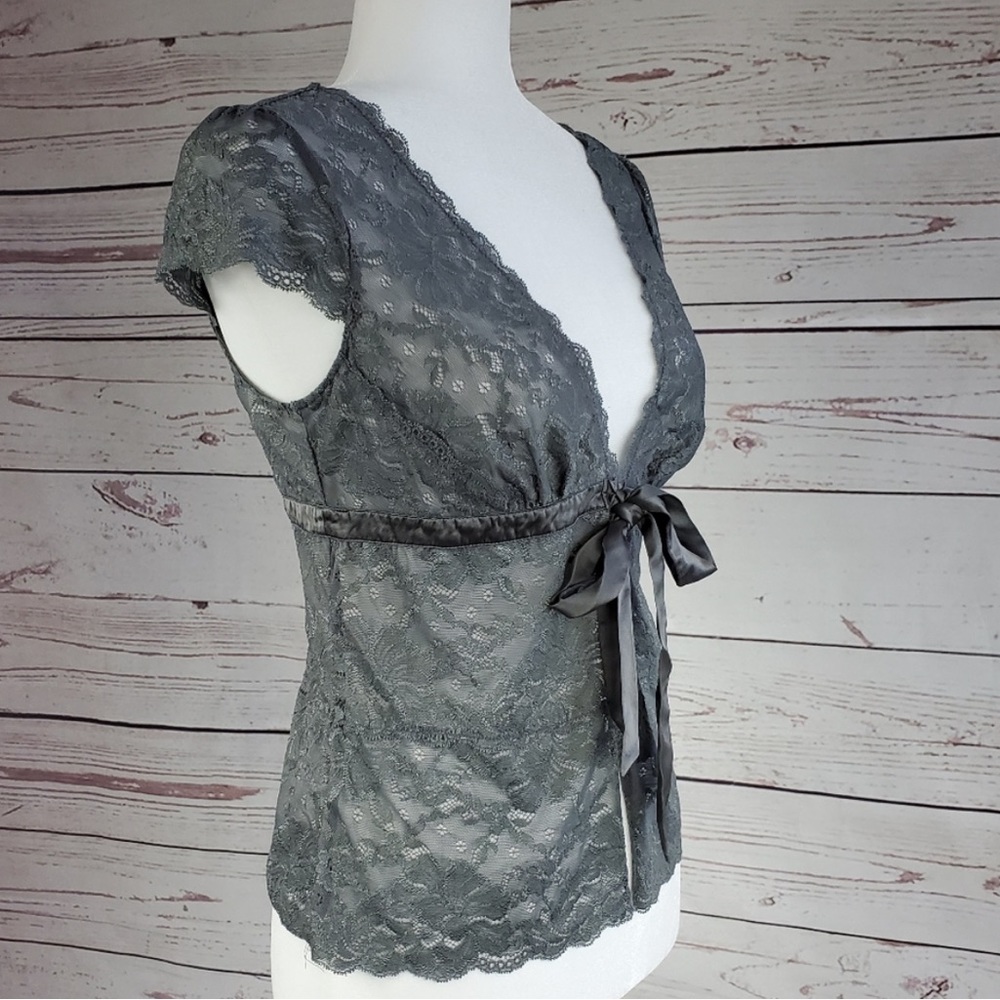 White House Black Market Women’s Small V-Neck Gray Lace Blouse With Satin Tie